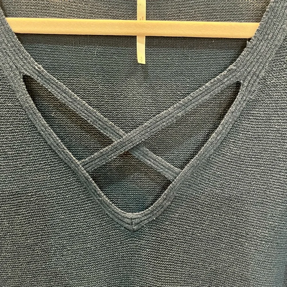 Free People Long Sleeve Sweater Tunic Blue Criss Cross V-Neck Women’s Size Small - Picture 3 of 9